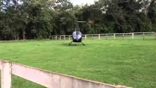 Du descendo de helicóptero em casa