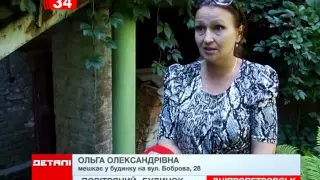 Жители дома на ул. Боброва ежесекундно могут провалиться в подвал
