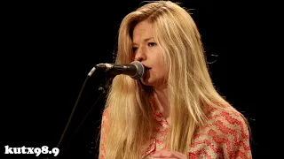 Still Corners - "Don't Fall In Love" (Live in KUTX Studio 1A)