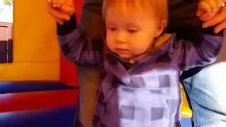 Как научить ребенка прыгать на батуте в раннем возрасте