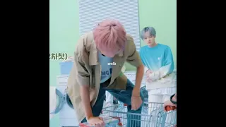 Haechan sitting in trolley and Mark pushing it 🤣 221013 #markhyuck #멐동 #marklee #haechan #nctdream