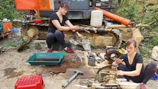 The genius girl repairs and restores the excavator.