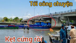 cuộc chiến cống ngăn mặn đã bắt đầu/ sà lan quá tải vượt cống không thành