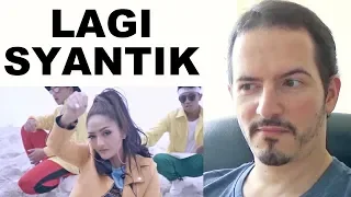 SITI BADRIAH - Lagi Syantik • Pretty Full - Official Music Video REACTION + REVIEW
