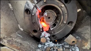 Changing bearings on a masticator