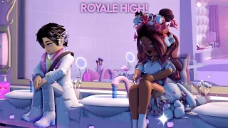 ROYALE HIGH: MAKING FRIENDS, COLLECTING DIAMONDS AND HAVING FUN!