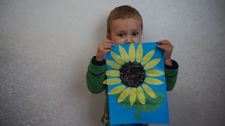 Тимурчик делает Подсолнух Аппликация из цветной бумаги и семечек Поделки для детей Делаем с ребёнком