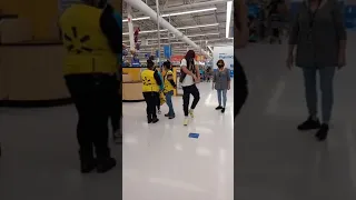 Walmart employee starts dancing too 🕺 #viral #shorts #dance