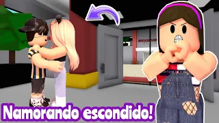 DESCOBRI QUE MINHA FILHA NAMORA ESCONDIDO NA ESCOLA! 😱 (Brookhaven)