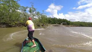 TARRAFA GRANDE CERCANDO OS PEIXES,Pescaria com  amigos do canal 😀👏🚣🎣🔝🔝
