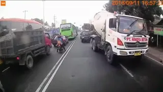 Bad Driving Indonesian Compilation #22 Dash Cam Owners Indonesia