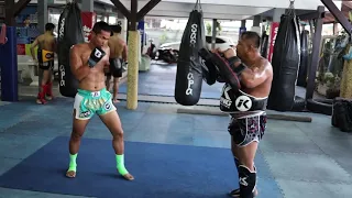 Superbon banchamek muaythai traing with trainer Gae