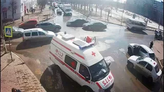 ДТП в Серпухове. Таксист, который очень спешил... (видео со звуком). 05 апреля 2018г.