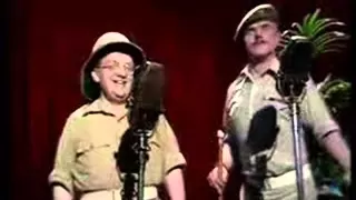 Don Estelle & Windsor Davies - Whispering Grass / I Should Have Known (1975)