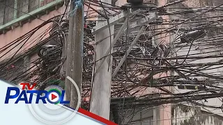 Pagkuha ng permit para makakabit ng kable sa mga poste ng Meralco hihigpitan | TV Patrol