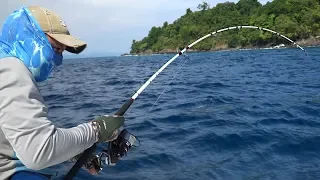 FISHING IN PARADISE!!! What is caught on spinning in the Pacific?! First episode.