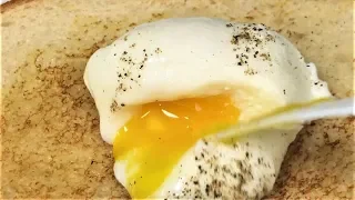 How to Poach an Egg Using a Microwave in 60 Seconds or Less