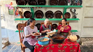 Ya Andamos Festejando A Mi Mamá Por el Dia De La Madre Con un Riquísimo Pipián Rojo y Agua de Melón