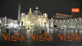 Le campane della Messa di Natale a San Pietro nella piazza vuota