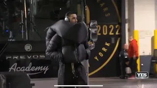 Kyle Kuzma pulls up to the arena in a rather interesting outfit 🤣 || 22-23 season