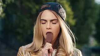 Release the Beast met Magnum Double. MAGNUM x MOSCHINO feat Cara Delevingne