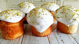 Easter cakes with delicate marshmallow glaze!