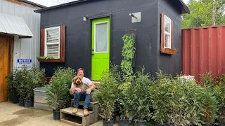 The “Elon Musk” of Tiny Homes Lives in a $20, 000 Tiny House 🏡💰💵