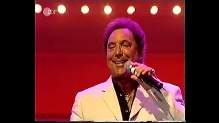 TOM JONES - Sex Bomb (Pavarotti & Friends 2001)