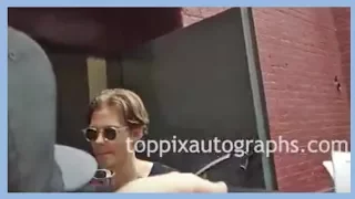 Bill Skarsgard mobbed by fans, signs autographs for TopPix