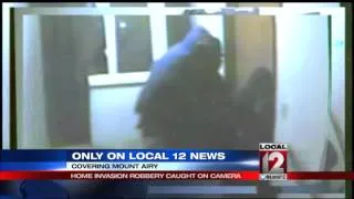 Police searching for suspects in home invasion robbery caught on camera