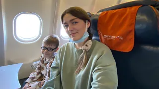 ВЛОГ ИЗ САМОЛЕТА ✈️. СКАНДАЛ ИЗ-ЗА НОЮЩИХ ДЕТЕЙ. Задержали рейс, просидели два часа без взлёта