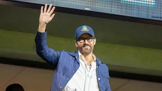 Ryan Reynolds receives standing ovation at Ottawa Senators game