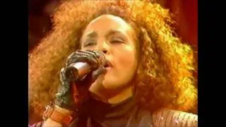 Whitney Houston live 1988 - Where do Broken Hearts go (HD)