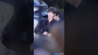 BTS V (KIM TAEHYUNG) and SUZY BAE at AAA 2016