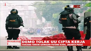 Massa Rusuh di Patung Kuda, Polisi Tembakan Gas Air Mata - Breaking iNews 08/10