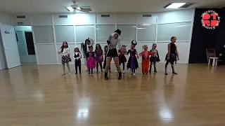HALLOWEEN DANCE KIDS - THRILLER Michael Jackson - DAE (Grupo Danza Kids I)