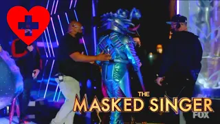 Masked Singer Crab Has PANIC ATTACK!! - @MaskedSingerFOX