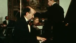 Dmitri Bashkirov plays Mozart Rondo in D, K. 382 - video 1982