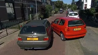 Emese heeft een ongelukje - DE SLECHTSTE CHAUFFEUR VAN NEDERLAND