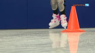 На коньках даже летом! В детском саду №1 появился искусственный лёд