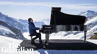 Pianist Lang Lang performs 3,454 metres up a Swiss mountain
