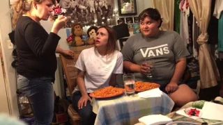 SPICY NOODLE CHALLENGE!! (MEXICAN MOM JOINS????)