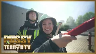 Highway to Hell! Carolin bei der Feuerwehr - PussyTerror TV