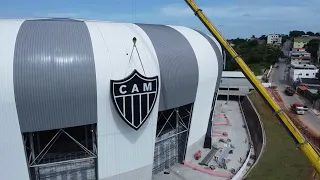 Arena MRV 2/8 Instalação do último Escudo do Galo/Meio fio/Caixa/ Escavadeiras/Plantio/01/02/2023