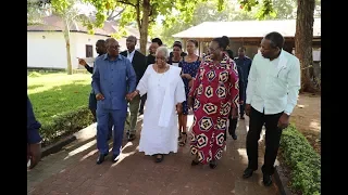 RAIS DKT.JOHN MAGUFULI AMTEMBELEA MAMA MARIA NYERERE NYUMBANI KWAKE MSASANI