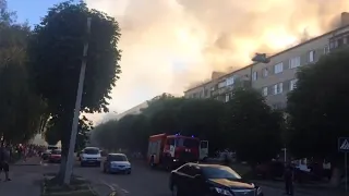 Горить дах п'ятиповерхівки в Луцьку | ІА Волинські Новини