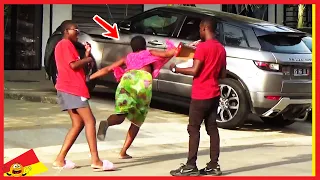 😂😅😂 Funny Scary Prank : Strong Action Moments With The Fake Snake