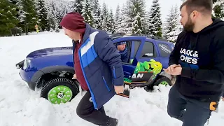 Dacia Duster vs Pajero vs Terracan on snow