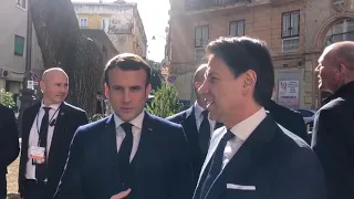 Macron: "Amo Napoli e il teatro di De Filippo"