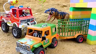 Los camiones de bomberos cooperan con los coches de policía y los tractores para atrapar dinosaurios
